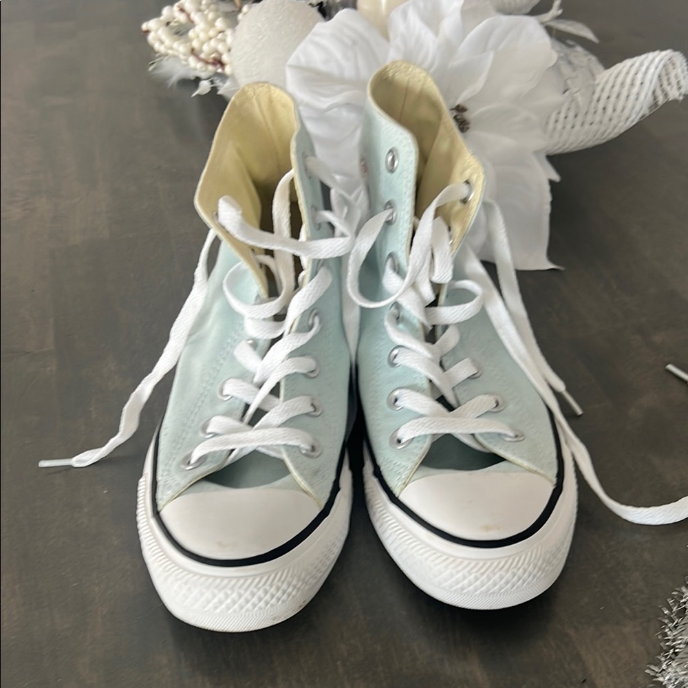 Converse shoes size 8
